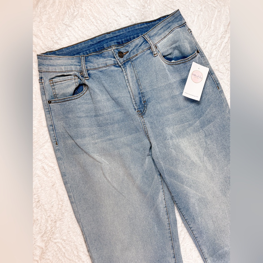 NWT! Light Blue Classic Jeans